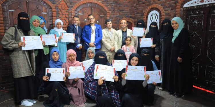 اليمن.. مؤسسة نماء للتمويل الصغير والأصغر تحتفل بتخرج (22) لاجئاً ولاجئة في مجال التصوير الرقمي والتلفزيوني.