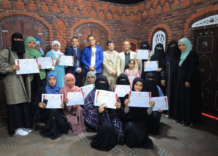 اليمن.. مؤسسة نماء للتمويل الصغير والأصغر تحتفل بتخرج (22) لاجئاً ولاجئة في مجال التصوير الرقمي والتلفزيوني.