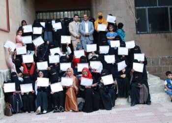 اليمن.. مؤسسة نماء للتمويل الصغير والأصغر تحتفل بتخرج (45) لاجئة في مجال صناعة الحلويات والمعجنات ومجال الخياطة والتفصيل.