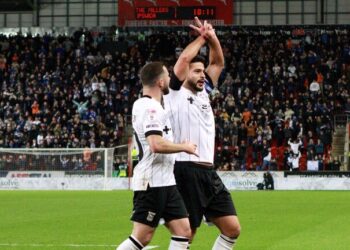 مرسي يحقق التعادل ويدعم فلسطين