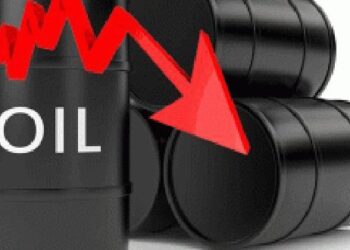 أسعار النفط تتجه لإنهاء 2023 على انخفاض 10 بالمئة