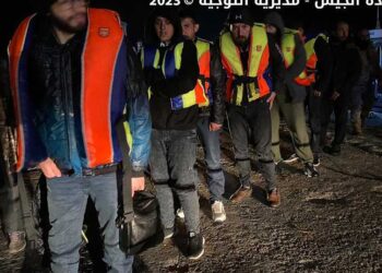 إنقاذ 51 شخصًا أثناء محاولة تهريبهم على متن مركب مقابل شاطىء طرابلس
