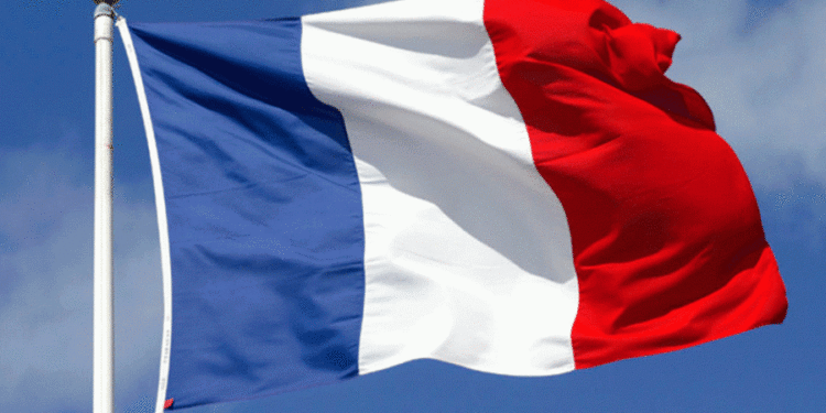 فرنسا تطرد دبلوماسيَين أذربيجانيَّين…. والسبب !