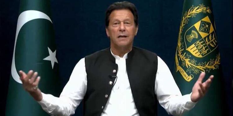 باكستان… الإفراج عن عمران خان بكفالة