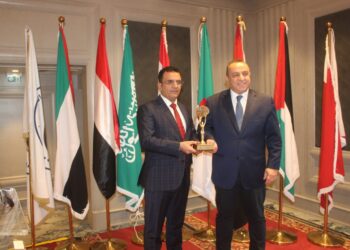 اليمن.. الاتحاد الدولي للمصرفيين العرب يمنح البنك اليمني للإنشاء والتعمير جائزة التميز في دعم التنمية وتطوير القطاع المصرفي اليمني