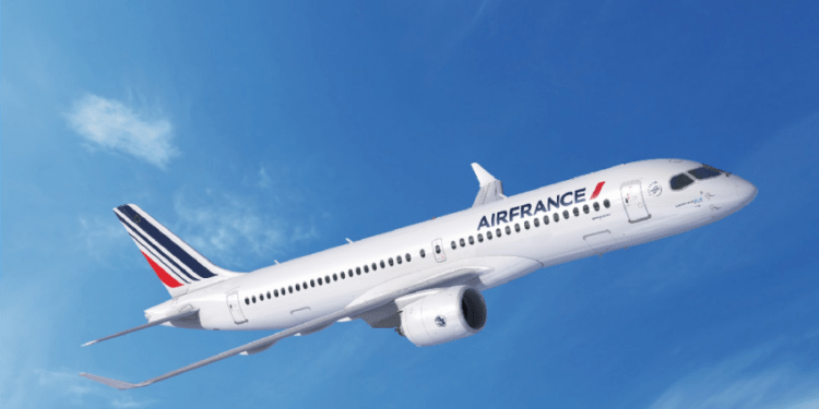 العثور على شاب داخل حجرة عجلات طائرة في فرنسا!