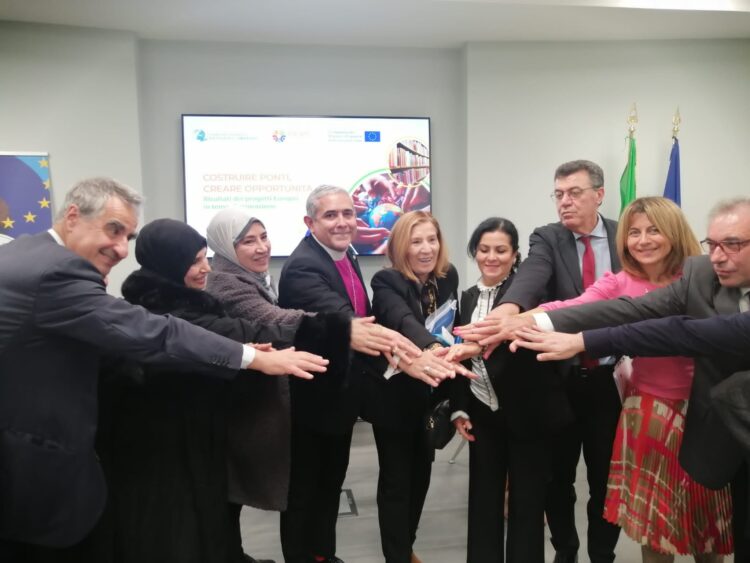 تعزيز مشاريع التدريب الجامعي للاجئين والتعليم بلا حدود