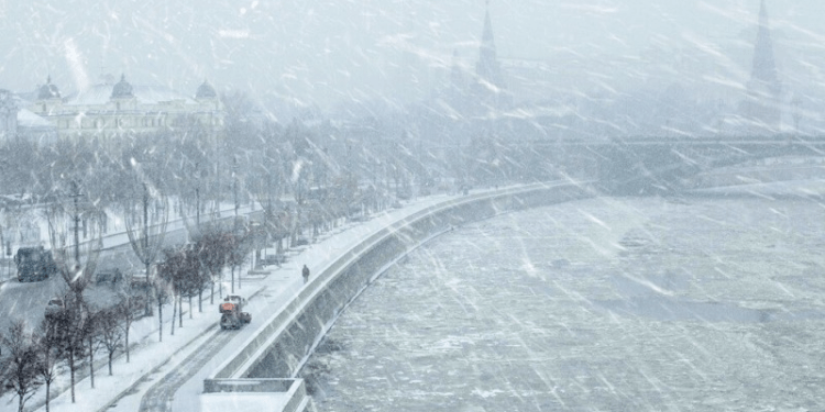 ثلوج لم تشهدها موسكو من 63 عاما والإعصار فانيا يتسلل من أوروبا