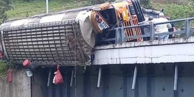 انقلاب حافلة ومقتل 19 شخصاً على الأقل بينهم أطفال في ماناغوا