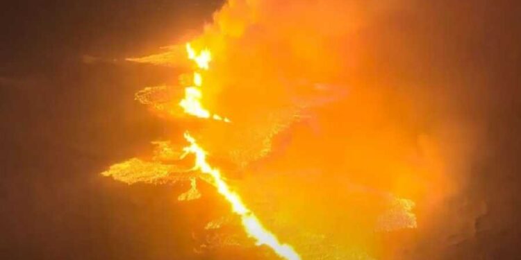 بركان “مرعب” في سلسلة تلال أيسلندية