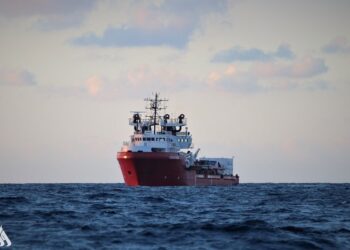 السفينة “أوشن فايكينغ” تنقذ 26 مهاجراً في البحر المتوسط