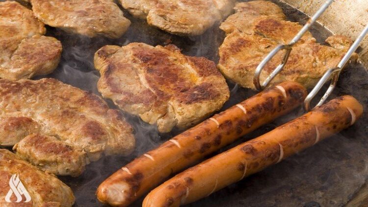 خبير طبي: الأطعمة المصنعة والمشروبات الغازية تؤدي إلى الإصابة بالسرطان