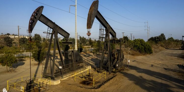 أسعار النفط تتخطى حاجز الـ 80 دولاراً للبرميل