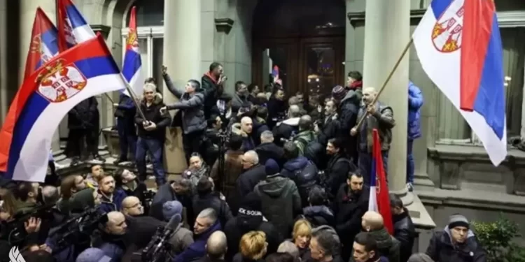 صربيا.. صدامات بين الشرطة ومتظاهرين رافضين لنتائج الانتخابات