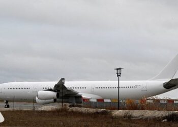 السلطات الفرنسية تستعد “لإعادة توجيه” المسافرين الهنود المحتجزين