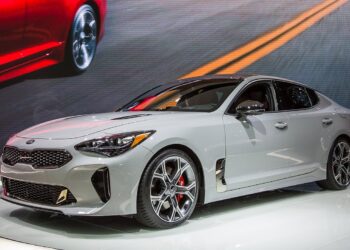 شركات صناعة سيارات عالمية تسحب الآلاف من سياراتها من الأسواق