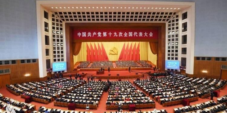 الصين تقصي تسعة مسؤولين عسكريين من برلمانها