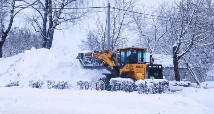 الطقس العاصف مستمر… والثّلوج تُلامس الـ 700 متر!