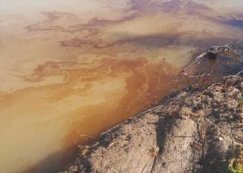 وزير الطاقة: التسربات النفطية في النهر الكبير شمالا قيد المعالجة