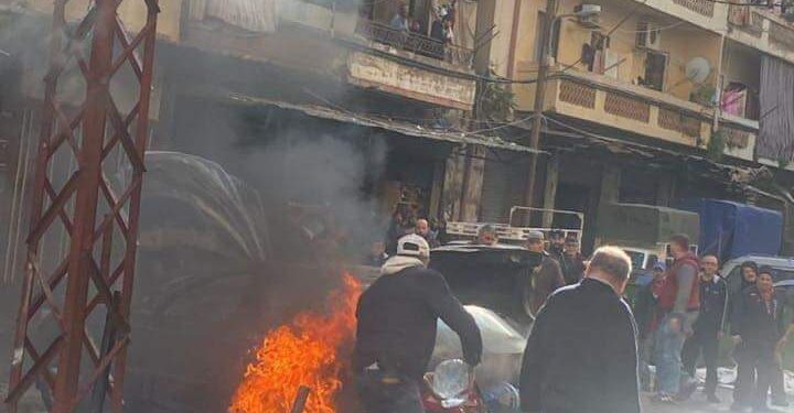 حريق سيارة في التبانه والاهالي والدفاع المدني يتدخلون لاخمادها