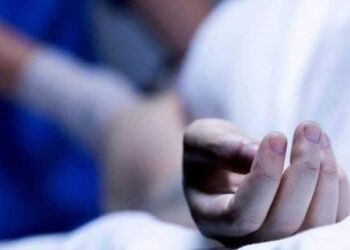 جثة على درج بناية في الضاحية وهذا ما وجد إلى جانبها