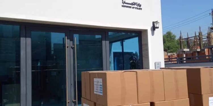 “التربية” العراقية أبرمت عقود طبع الكتب المدرسية مع الأسواق المركزية