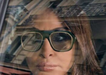 إليسا تكشف وجهها الحقيقي على نتفليكس