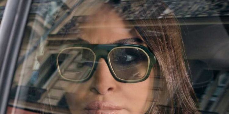 إليسا تكشف وجهها الحقيقي على نتفليكس