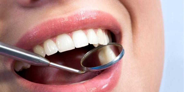 راقبها جيدا.. 4 علامات تنذر بخطر سرطان الفم