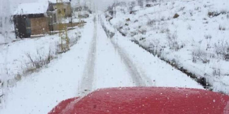 الاشغال” تنقذ 3 اشخاص حاصرتهم الثلوج في اعالي عكار