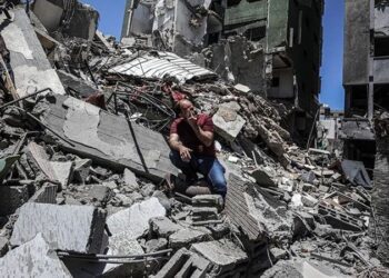 فلسطين.. العدوان الغاشم على غزة مستمر لليوم الـ102: غارات عنيفة ودمار شامل