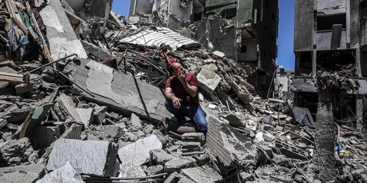 فلسطين.. العدوان الغاشم على غزة مستمر لليوم الـ102: غارات عنيفة ودمار شامل