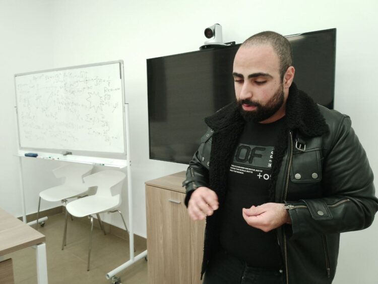 أسعد هاني الحلبي يتفوّق بالماجستير في الذكاء الاصطناعي من “الأميركية”