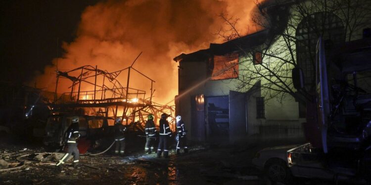 خمسة قتلى في غارات على دونيتسك وأوديسا