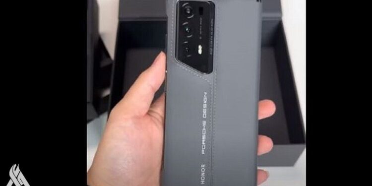 Honor تكشف عن هاتف متطور قابل للطي