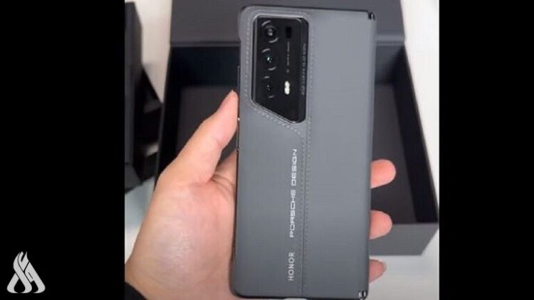 Honor تكشف عن هاتف متطور قابل للطي