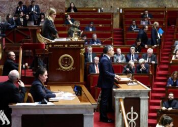 فرنسا تنشر قانون الهجرة الجديد في الجريدة الرسمية