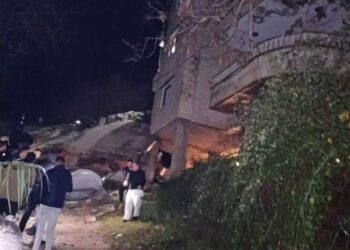 سقوط مبنى سكني من ٣ طبقات في الشويفات.. إنتشال 4 جثث و17 شخصا تحت الأنقاض