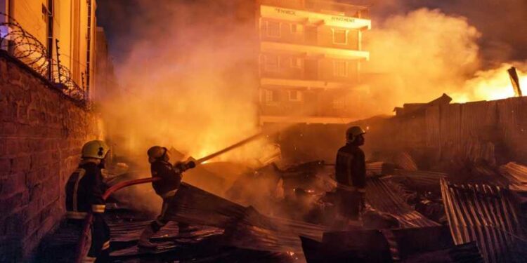 بالفيديو – قتلى وجرحى جراء حريق هائل في كينيا