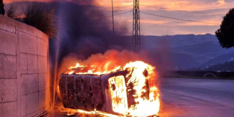 احتراق حافلة لنقل الركاب عند مدخل القبيات