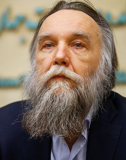 ألكسندر دوغين: كارلسون في روسيا أكثر من محاوِر وحوار