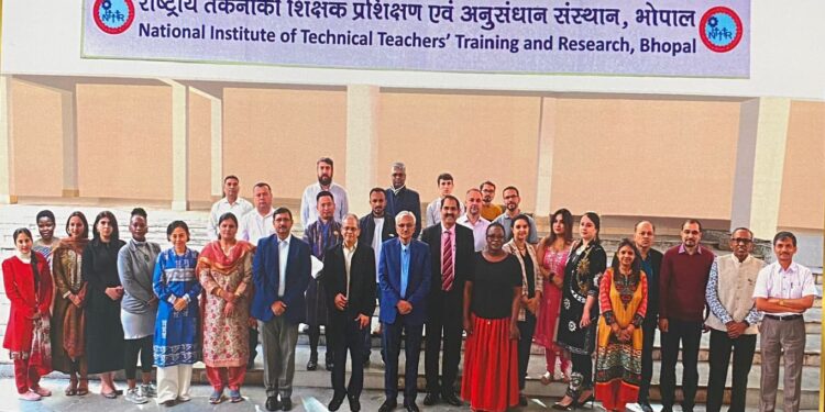 مشاركة لبنانية لافتة في مؤتمر تربوي في الهند.. غازي: قطاع التربية سيبقى واحة أمل وتطور