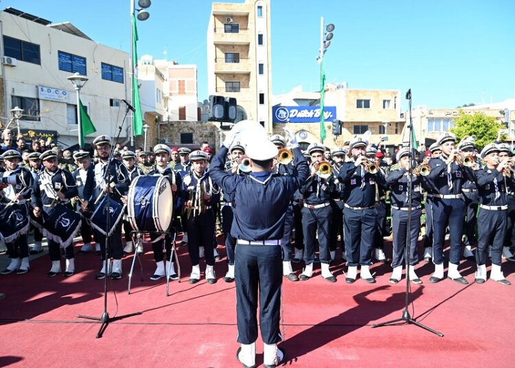 أمل وصور تشيعان الشهداء في ساحة القسم في صور..