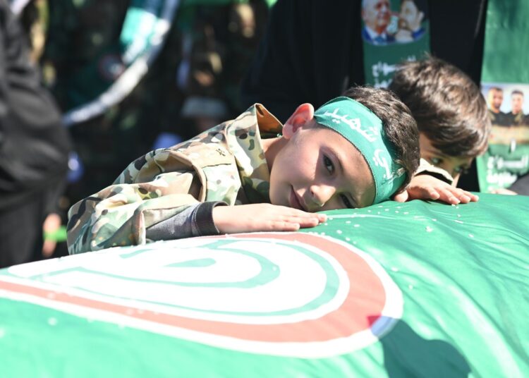 أمل وصور تشيعان الشهداء في ساحة القسم في صور..