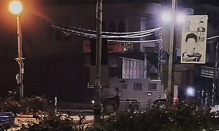 الاحتلال يقتحم مدن الضفة الغربية ويدمّر العديد من الشوارع ويعتقل فلسطينيين