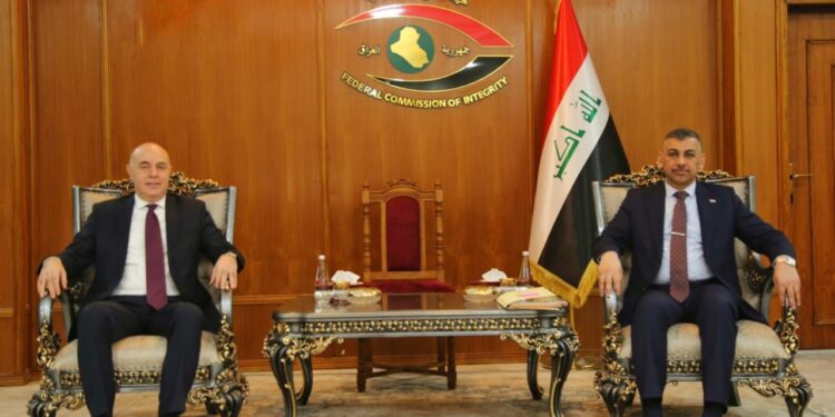 العراق.. رئيس هيئة النزاهة والسفير التركي يبحثان تحجيم الفساد واسترداد عائداته