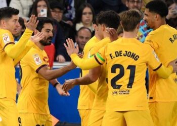 مانشستر يونايتد يضحي ب4 لاعبين لضم نجم برشلونة