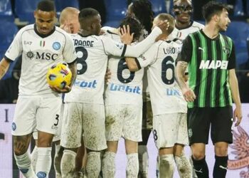 نابولي يفوز على ساسولو بسداسية في الدوري الإيطالي