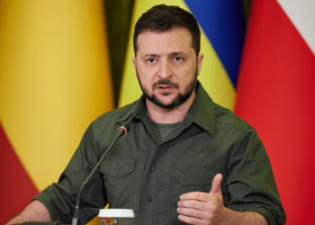 بينهم ساعده الأيمن.. زيلينسكي يقيل المزيد من المساعدين