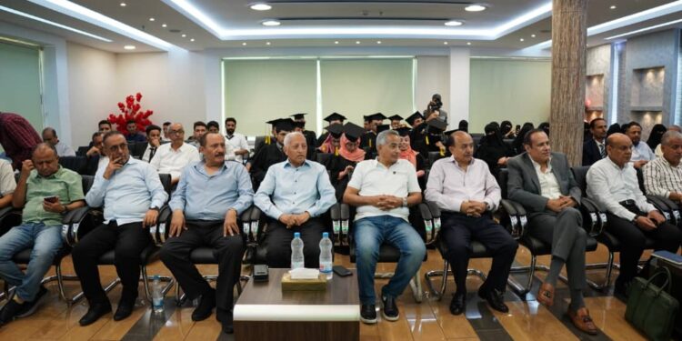 اليمن.. بحضور عدد من قياداتها.. مجموعة هائل سعيد انعم تحتفي بتخرج الدفعة الأولى من شباب انطلاقة.